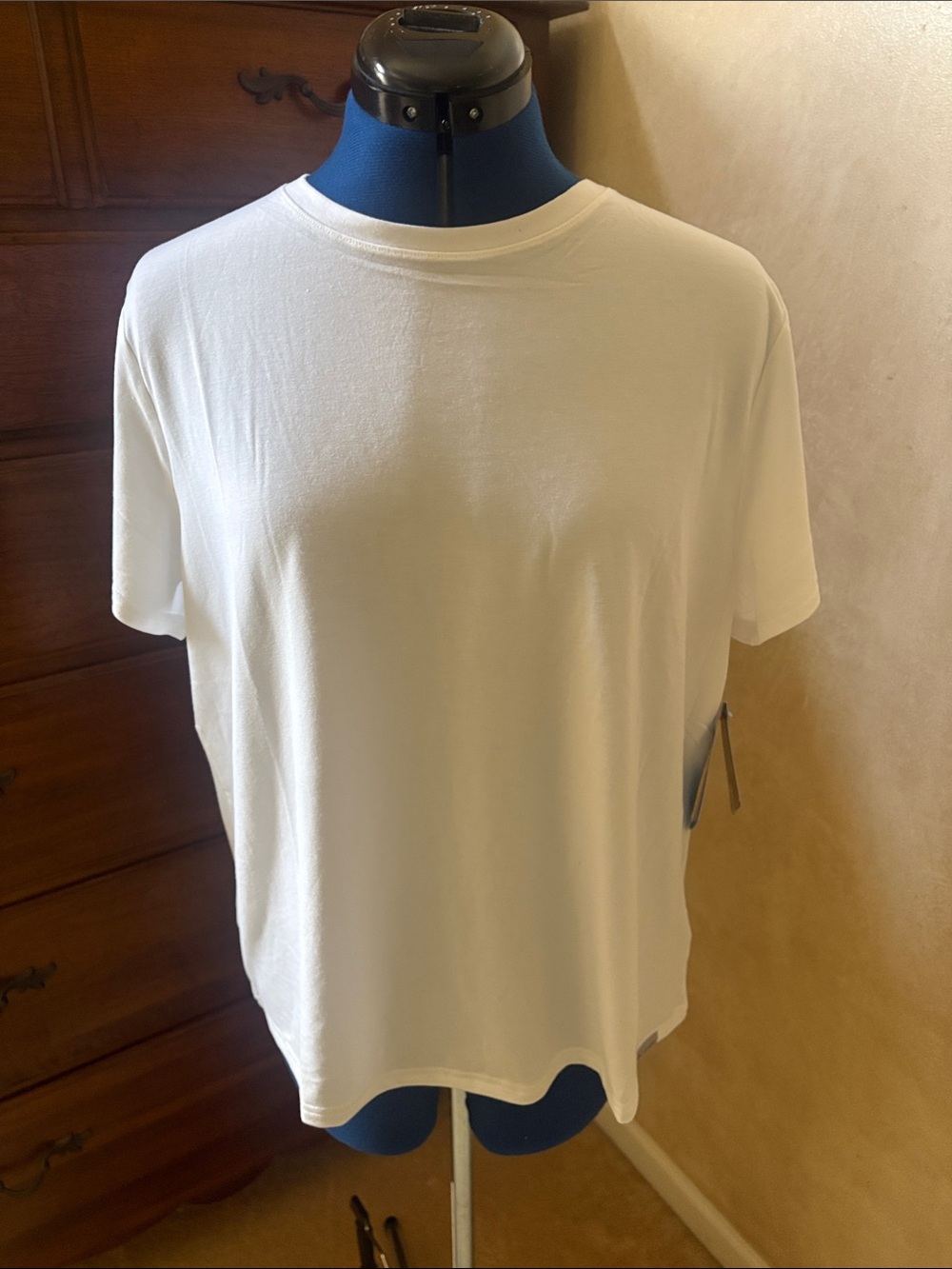 NWT Columbia White CSC Soft Stretch Short Sleeve T-Shirt.